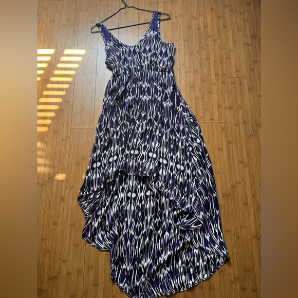 Stylish Purple and White Patterned Dress - Picture 2 of 5